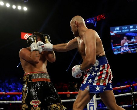 Тайсън Фюри се разправи с Шварц за два рунда