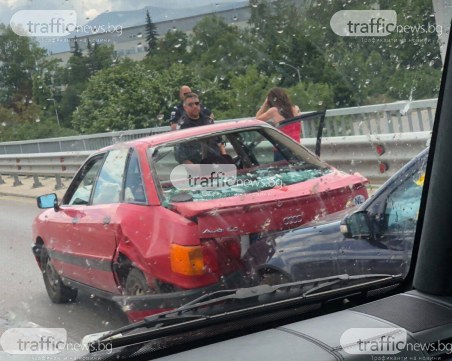 Тежка катастрофа до софийското летище! Два автомобила са помлени