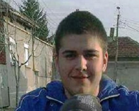 Близки на пребития до смърт Алекс от Бяла на протест