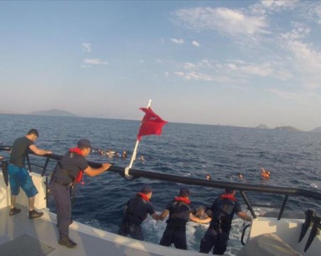 Лодка с мигранти се преобърна край Бодрум. Загинали са 8 души