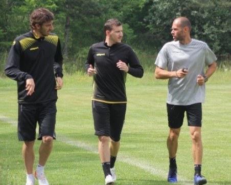 Националите Неделев и Кристиян Димитров започнаха тренировки с Ботев