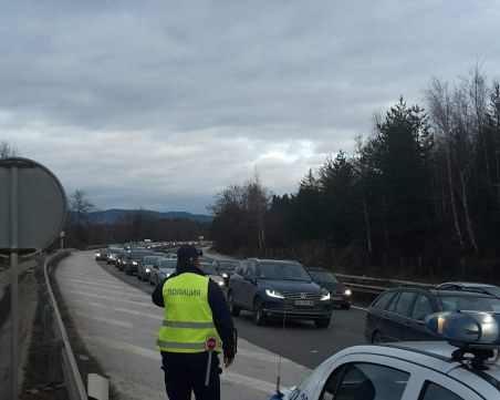 Спират временно движението на 