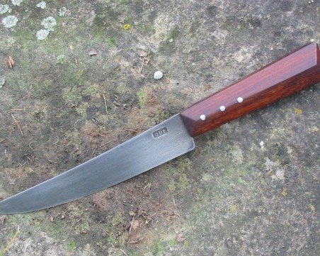 Свада между съседи в Казанлък: Един намушкан, един задържан