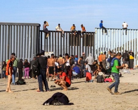 Депортират милиони нелегални мигранти от САЩ