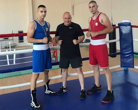 Младите боксьори на БК Първенец с още 5 медала от държавния шампионат