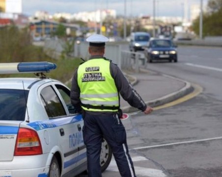 От утре! Пътни полицаи на местата със засилен трафик, следят ни!