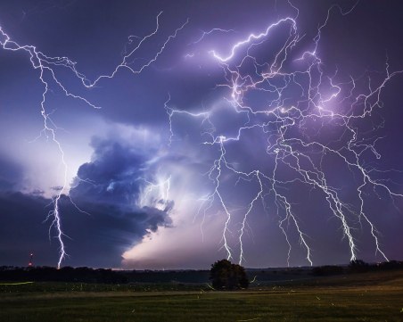 Поразеният от мълния мъж – на 47 г., бил жив, починал пред 