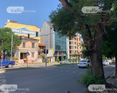 Светофар на натоварено кръстовище в Пловдив спря да работи