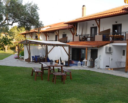 Тайни агенти ловят българи, които дават на черно квартири в Халкидики