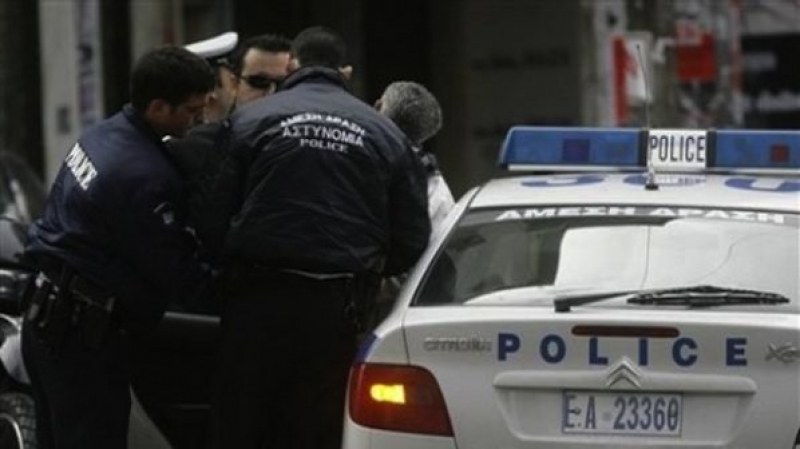 19-годишна българка е арестувана в Гърция, снимала порно с 5-годишната си сестра