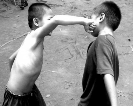 Бой между деца! 11-годишно момче е в 