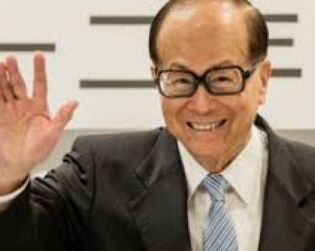 Милиардер обеща да плати таксите за обучение на цял випуск студенти