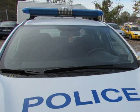 Полицай отива в шуменско училище по сигнал за шум, нападат го в гръб