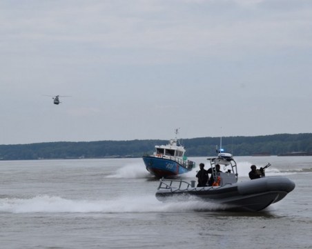 Силно течение затруднява издирването на 16-годишното момче в Дунав