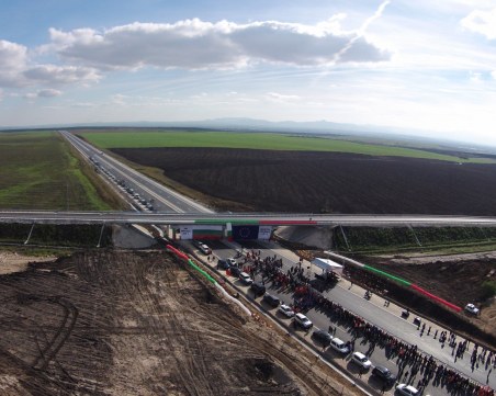 Трима от АПИ на съд за градежа на АМ