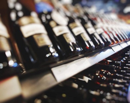 Удар! Митничари откриха 1 тон нелегален алкохол край Пловдив