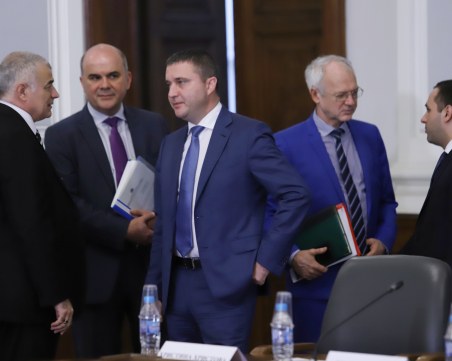 Власт, синдикати и работодатели единодушни: Не на по-нисък ДДС!