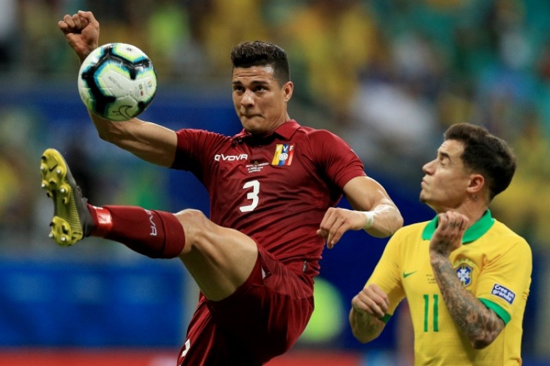Бразилия се издъни на Копа Америка след три отменени гола