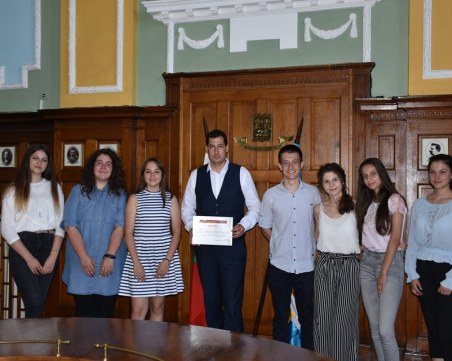 Деца от Търговската помагат на съученици, организират звезден концерт в Пловдив