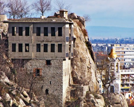 Георги Гергов дари на Митрополията частта си от емблематична къща на Джамбаз тепе