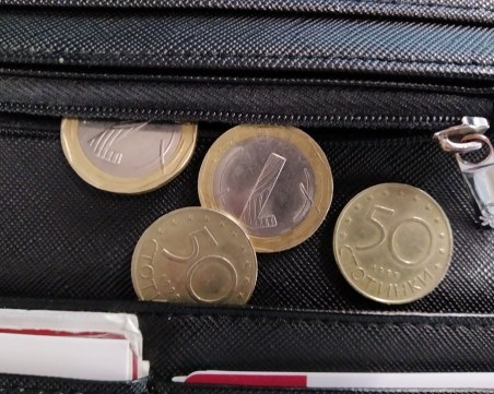 Лев на глас от държавата и останалото в партийните каси – от фирми. А зависимости?