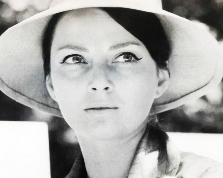 Поставят паметен знак върху любимата пейка на Невена Коканова в столицата