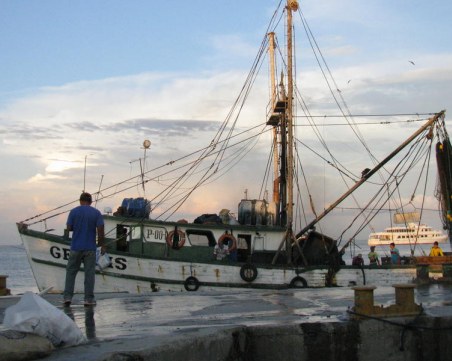 Рибарски кораб акостира в Пловдив