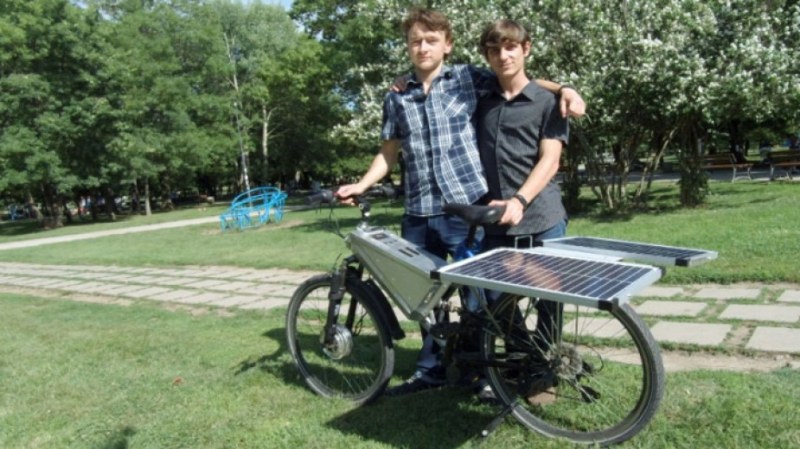 Тийнейджъри измайсториха соларно колело – 25 км с едно зареждане