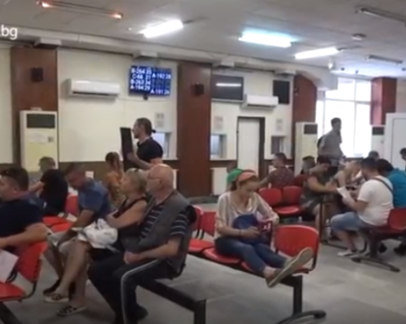 В КАТ-София се забързаха, вместо 6 часа се виси от 10 минути до 3 часа!