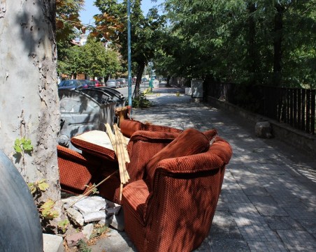 Извозват стари мебели по график през уикенда в Пловдив