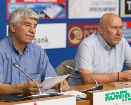 Проф. Овчаров няма спиране: След Дракула обяви за българи всички влашки първенци