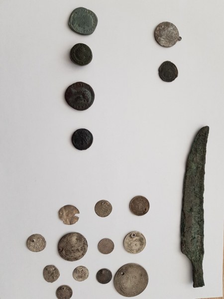 Пазарджишки полицаи хванаха иманяр с голямо количество старинни монети