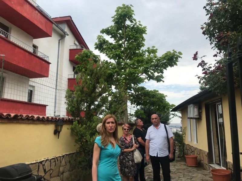 След кошмарна детска екскурзия: Ангелкова запечатва къща за гости в Свети Влас
