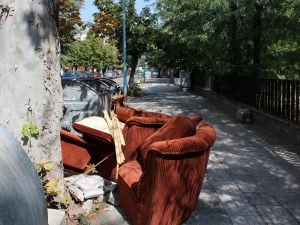 Извозват стари мебели по график през уикенда в Пловдив