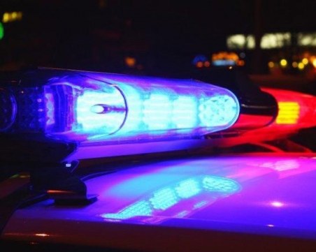 Анархисти хвърляха самоделни бомби срещу полицията в Атина