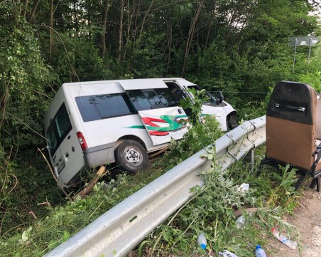 Пострадалите при тежката катастрофа в Ловешко станаха 12