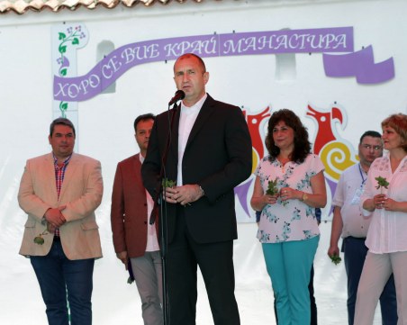 Румен Радев: За магията на българския фолклор няма възраст