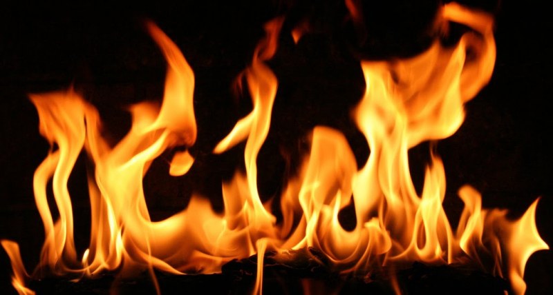 Голям пожар пламна в завод за преработка на химикали в Хърватия