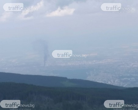 Чудовищният черен стълб от дим над София се вижда чак от Черни връх