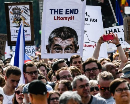 Мегапротест в Чехия: 250 000 срещу 