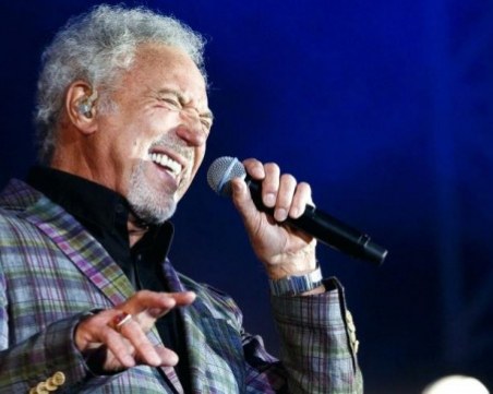 Местят концерта на Том Джоунс утре в Пловдив заради лошото време