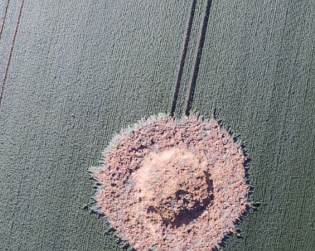 Бомба от Втората световна война избухна и отвори кратер дълбок 4 метра