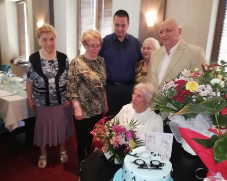 Лекарка на 100 години от Кърджали помни първия си пациент