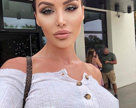 Моника Валериева изненада последователите си с пиърсинг на гърдите