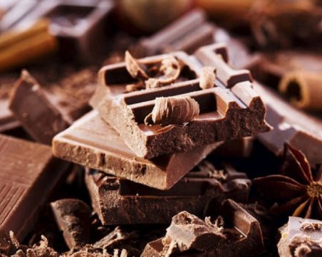 Неизвестен любител на сладкото задигна... 840 шоколада