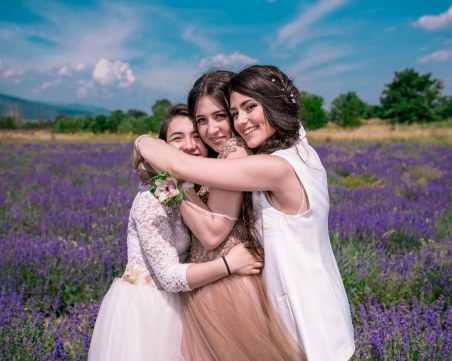 Три сестри от Пловдив изнасят концерт в памет на баща им, загинал наскоро