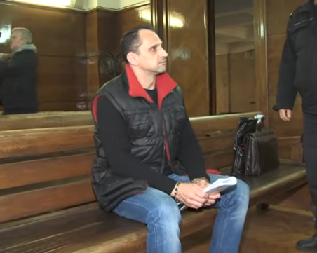 Учител пефодил от Русе ще лежи 8 г., докарал момиче до самоубийство