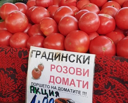 Ум за бизнес: Провокативни реклами вдигат продажбите на домати в София