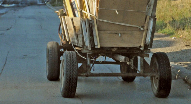 Кола се заби в каруца във Видинско! 16-годишно момиче е ранено