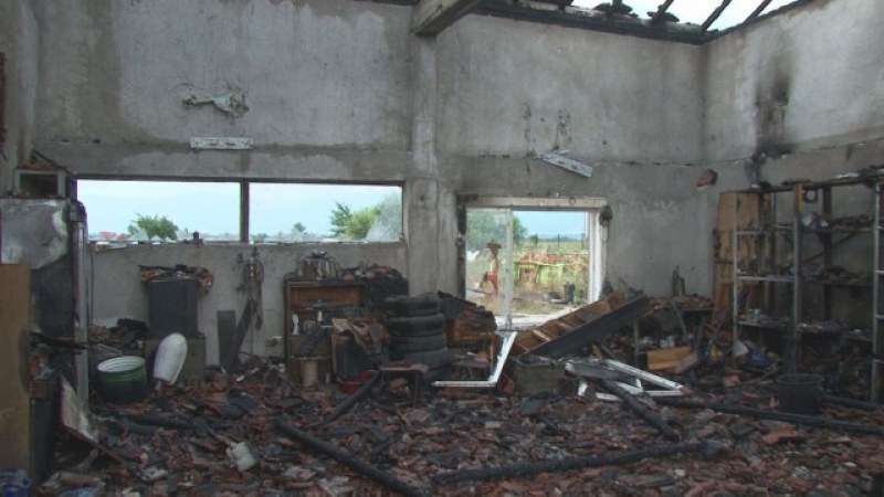 Пожар избухна на метри от газстанция в Пловдивско